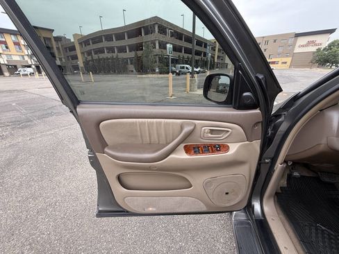Used 2004 Toyota Tundra Limited image 19