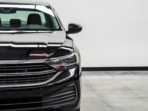 Used 2024 Volkswagen Jetta SE image 4