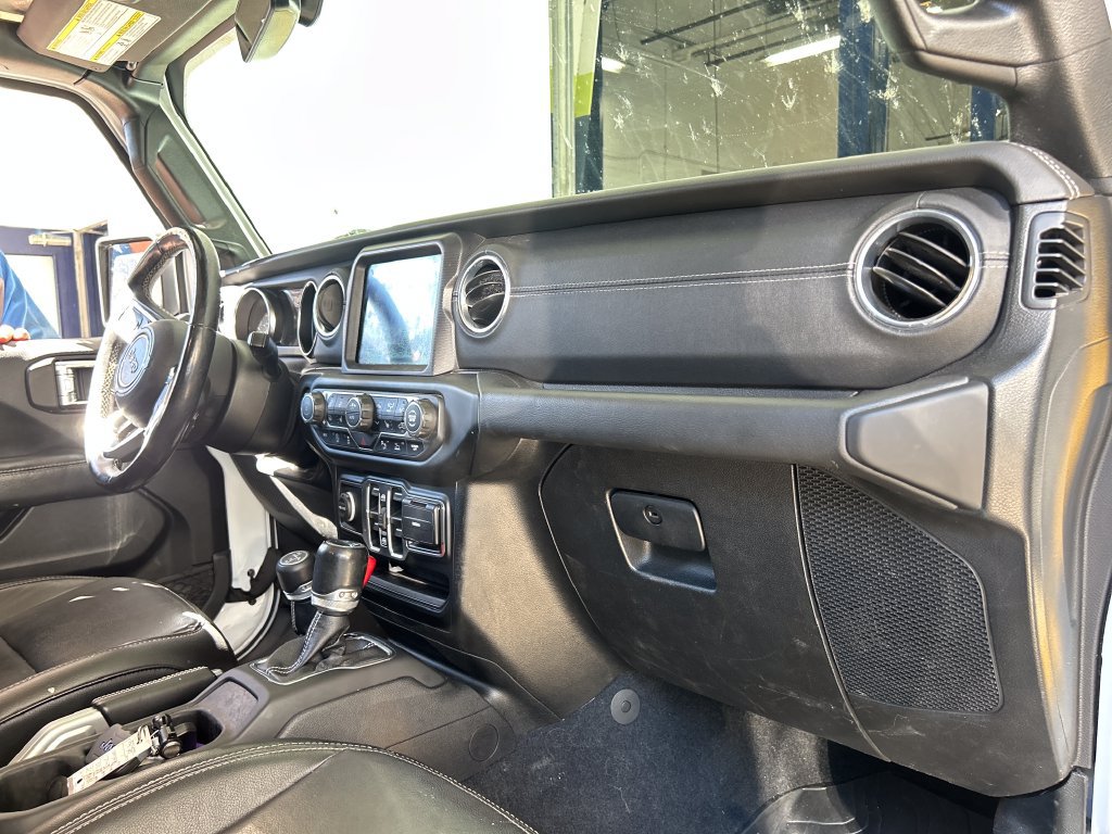 Used 2020 Jeep Gladiator Overland AWD/4WD image 15