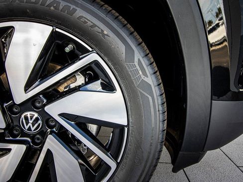 New 2026 Volkswagen Atlas SE image 22