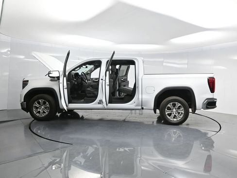 Used 2024 GMC Sierra 1500 SLT image 33