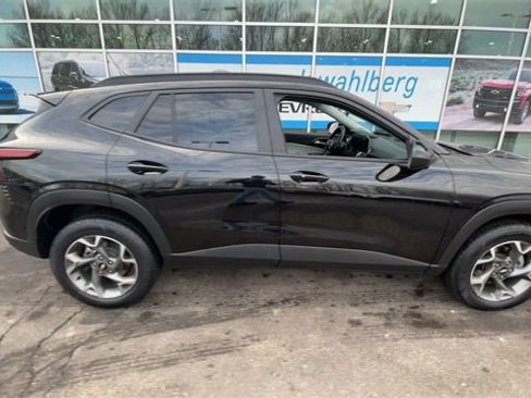 Certified 2025 Chevrolet Trax LT w/ LT Convenience Package image 9