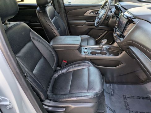 Used 2023 Chevrolet Traverse LT FWD image 27