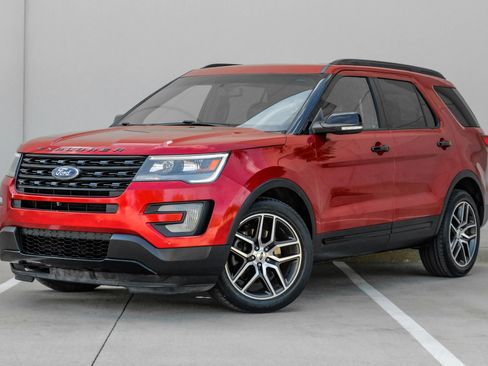 Used 2017 Ford Explorer Sport w/ Equipment Group 401A AWD/4WD image 4