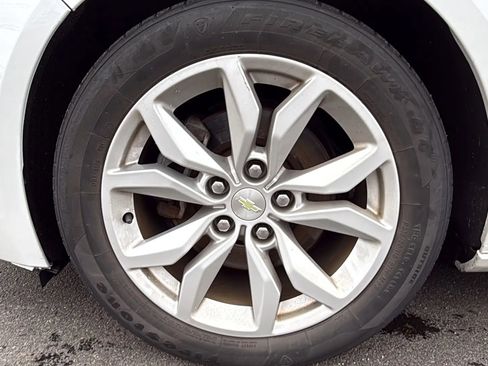 Used 2016 Chevrolet Impala LT w/ Convenience Package image 9