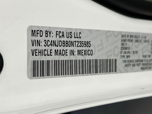 Used 2022 Jeep Compass Latitude AWD/4WD image 29