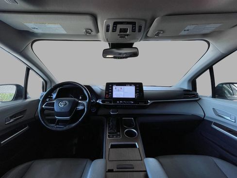Used 2021 Toyota Sienna FWD image 25