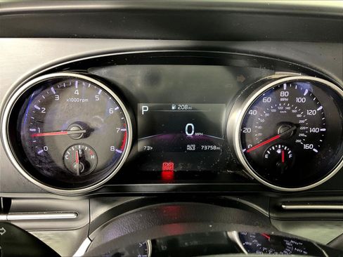 Used 2023 Kia Carnival LX FWD image 13