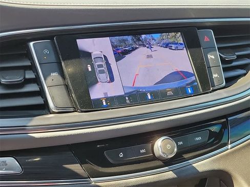 Used 2022 Buick Enclave Essence image 32