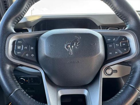 Used 2022 Ford Bronco Badlands image 16