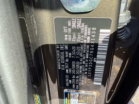 Used 2024 Kia Telluride EX w/ EX Captain's Chair Package image 30