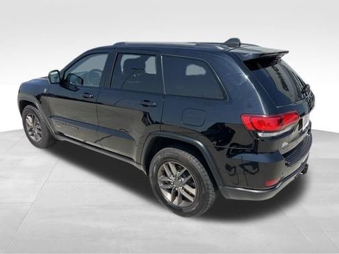 Used 2017 Jeep Grand Cherokee Laredo AWD/4WD image 3