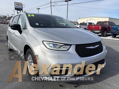 Used 2024 Chrysler Pacifica Touring-L