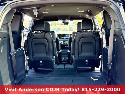 New 2027 Chrysler Pacifica LX FWD image 7