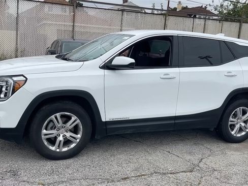 Used 2024 GMC Terrain SLE image 28