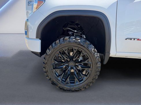 Used 2021 GMC Sierra 1500 AT4 w/ AT4 Preferred Package AWD/4WD image 14