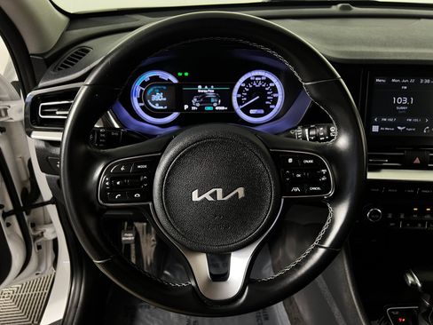 Used 2022 Kia Niro LXS FWD image 14