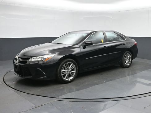 Used 2016 Toyota Camry SE w/ Protection Package (Q2) FWD image 3