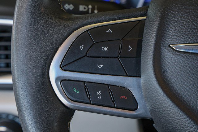 Used 2022 Chrysler Pacifica Touring-L FWD image 25