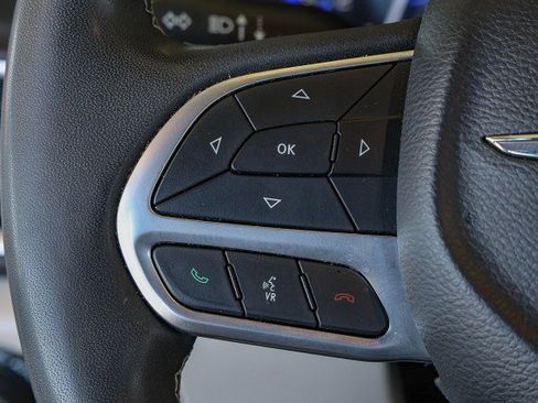 Used 2022 Chrysler Pacifica Touring-L FWD image 25