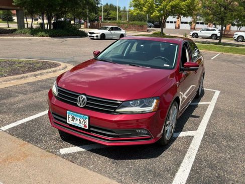 Used 2017 Volkswagen Jetta SEL FWD image 2