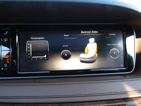 Used 2014 Mercedes-Benz S 550 Sedan w/ Sport Package w/ Sport Package image 38