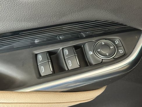 Used 2024 Cadillac XT4 Luxury FWD image 11