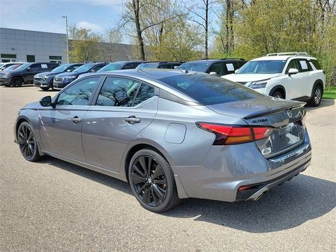 Certified 2022 Nissan Altima 2.5 SR w/ Midnight Edition Package image 3