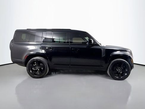 Certified 2025 Land Rover Defender 130 X-Dynamic SE AWD/4WD image 4