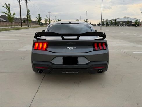 Used 2024 Ford Mustang Coupe image 5
