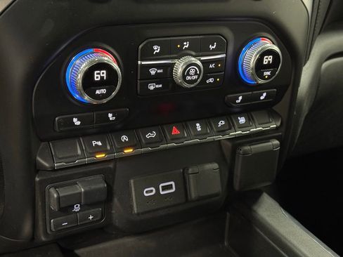 Used 2021 GMC Sierra 1500 Elevation w/ Preferred Package image 13