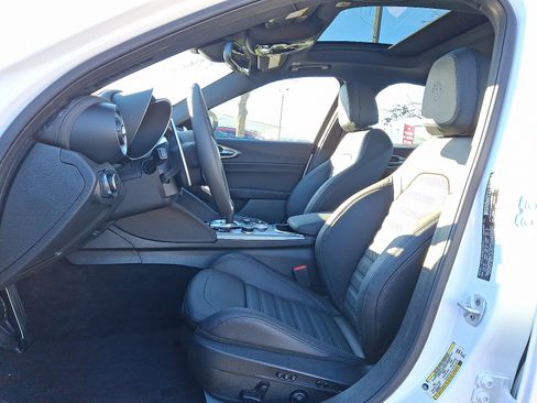 New 2025 Alfa Romeo Giulia AWD image 9