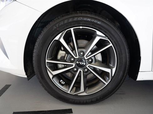Used 2023 Kia Forte LXS FWD image 9