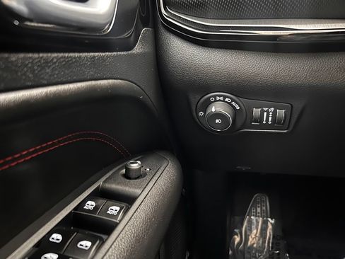 Certified 2025 Jeep Compass Trailhawk w/ Sun & Sound Group AWD/4WD image 19