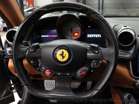 Used 2017 Ferrari GTC4Lusso AWD/4WD image 21