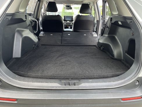 Used 2019 Toyota RAV4 XLE Premium FWD image 29