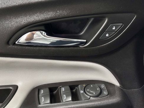 Used 2020 Chevrolet Equinox LS FWD image 30