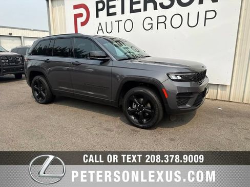Used 2024 Jeep Grand Cherokee Altitude AWD/4WD image 2