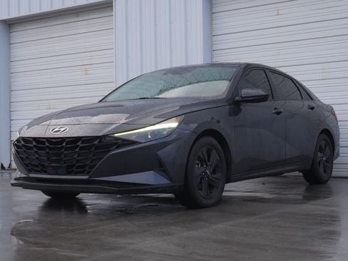 Used 2021 Hyundai Elantra SEL w/ Convenience Package FWD image 4