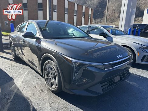 New 2025 Kia K4 LX image 1