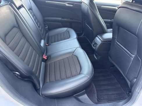 Used 2017 Ford Fusion SE w/ Equipment Group 201A image 15