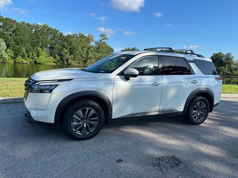 Used 2023 Nissan Pathfinder SV w/ SV Premium Package FWD image 2