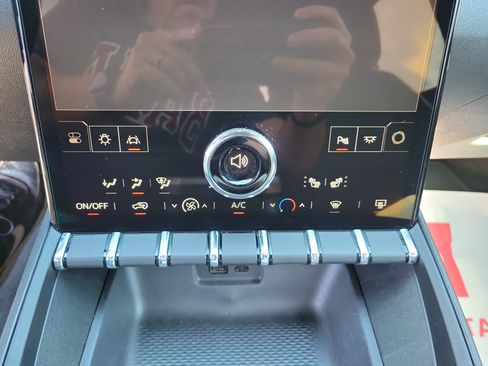 Used 2025 GMC Terrain Elevation AWD/4WD image 17