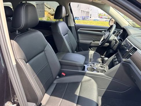 Used 2023 Volkswagen Atlas SE w/ Panoramic Sunroof Package AWD/4WD image 13