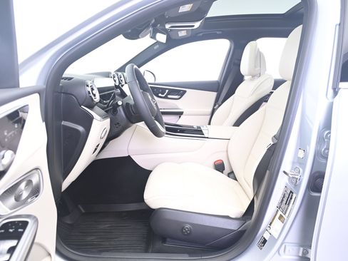 Used 2026 Mercedes-Benz GLC 300 4MATIC image 29