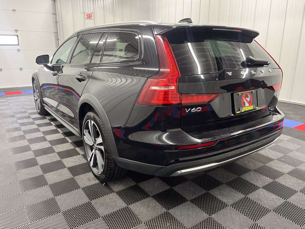 Used 2025 Volvo V60 B5 Cross Country Plus AWD/4WD image 5