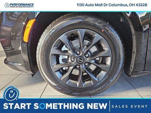 New 2025 Chrysler Pacifica Select w/ Fav Edition Package image 8