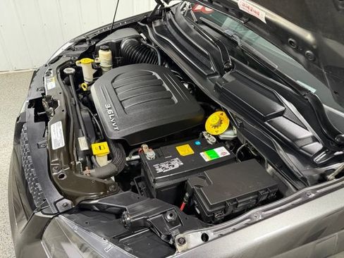 Used 2016 Dodge Grand Caravan SE FWD image 24