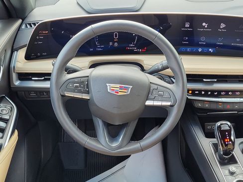 Used 2025 Cadillac XT4 Premium Luxury w/ Technology Package AWD/4WD image 21