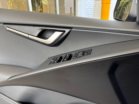 Used 2026 Kia Niro LX FWD image 18